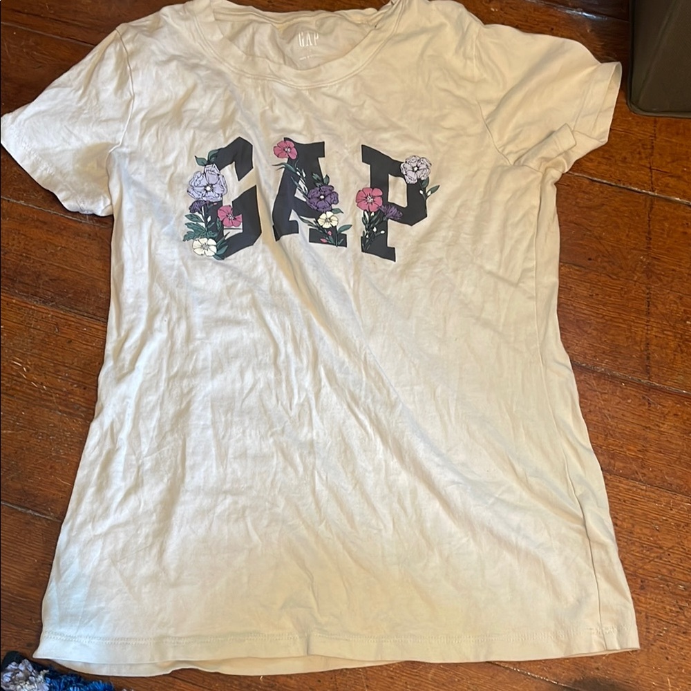 GAP Cream Tee with Subtle Logo